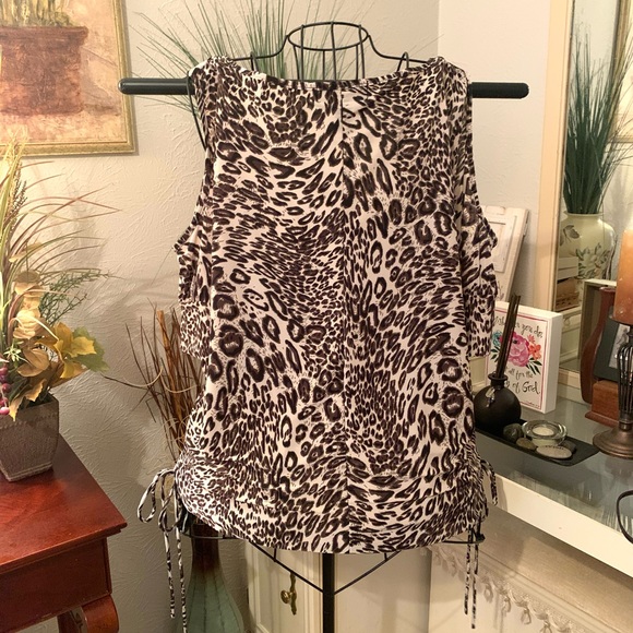 Isabella Rodriguez Top - Picture 4 of 7